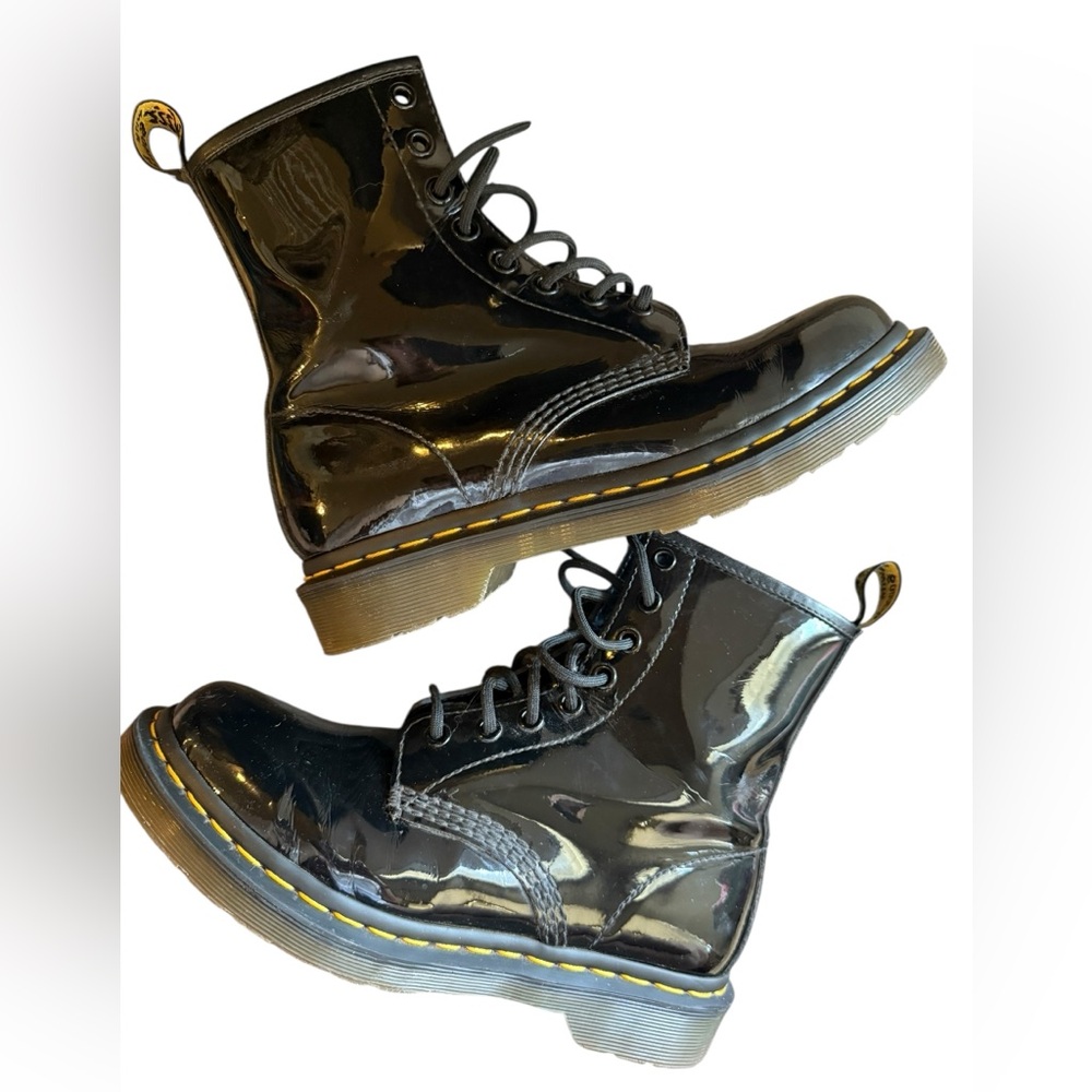 Dr. Martens Black Patent Leather Lace-Up Boots Sz 7 grunge goth retro combat